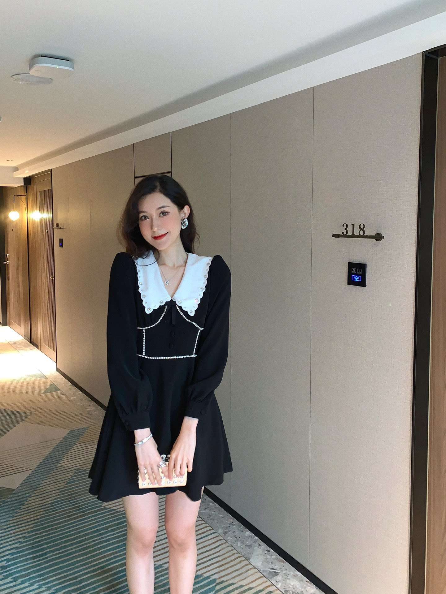 レース襟パール装飾フレアミニワンピース