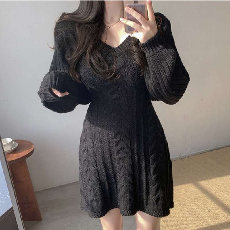 【秋冬コーデ】ケーブル編みニットミニワンピース