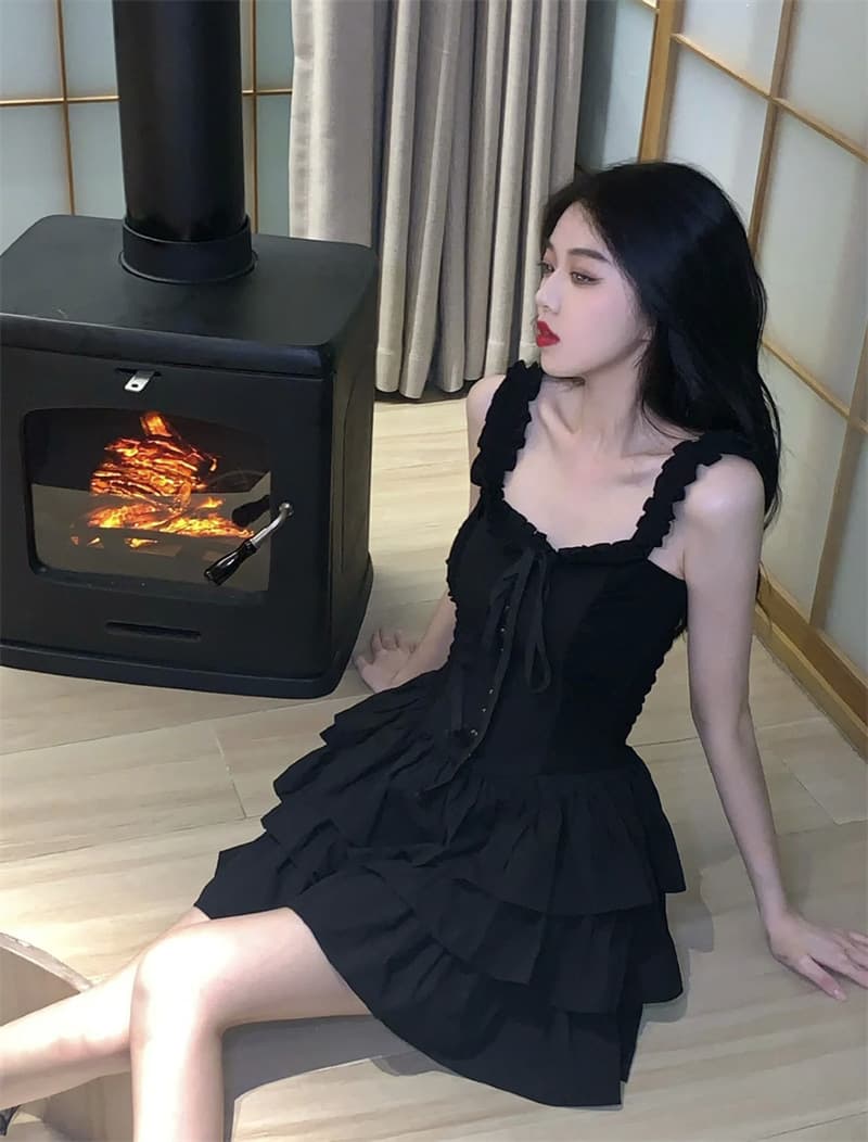 ミニワンピース フリルティアード 黒キャミワンピース