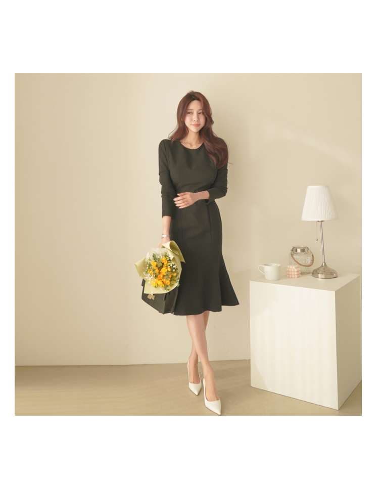 ミニワンピース マーメイドシルエットのフレアワンピース