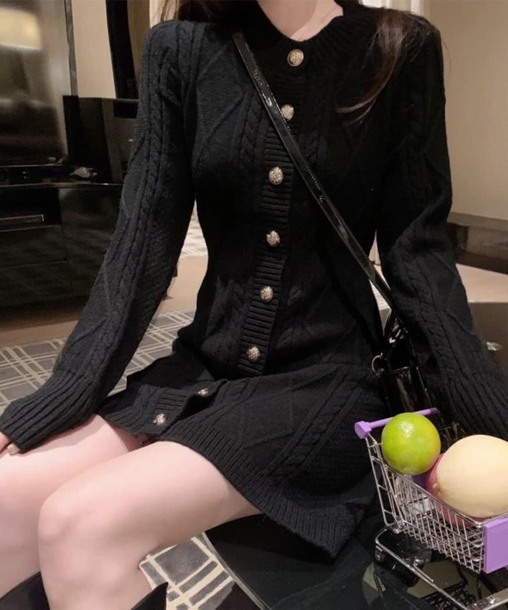 ミニワンピース ケーブル編みニットワンピース ボタン付きミニ丈