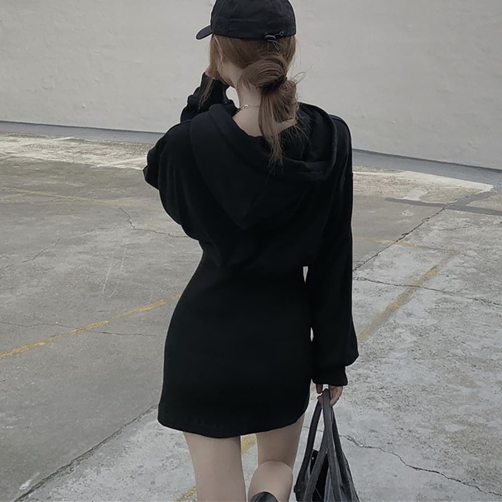 黒色フード付き長袖ミニワンピース