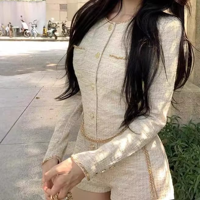 ミニワンピース ツイード素材のシンプル美ライン