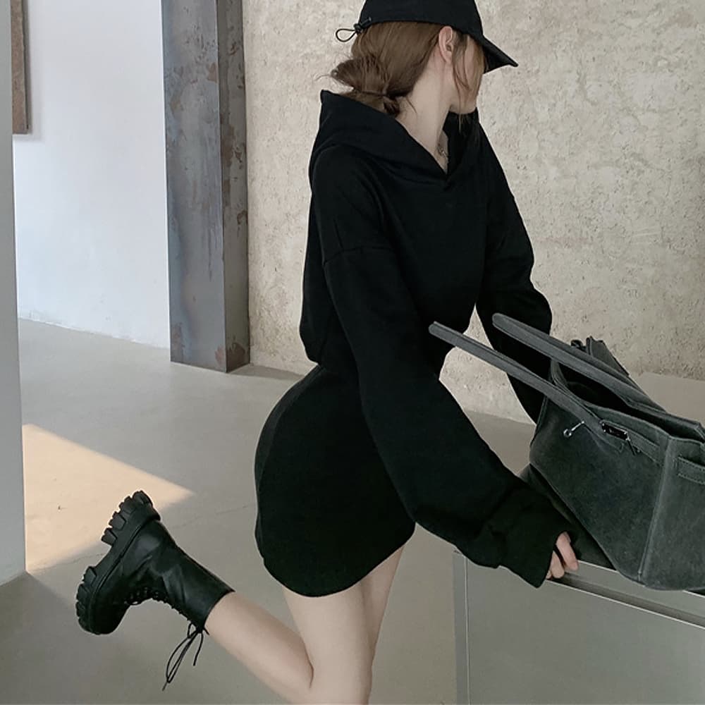 黒色フード付き長袖ミニワンピース